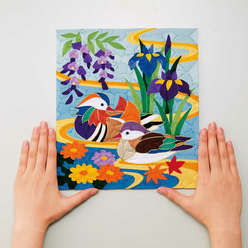 刺繍糸の絵・おしどりと吉祥花｜株式会社さくらほりきり